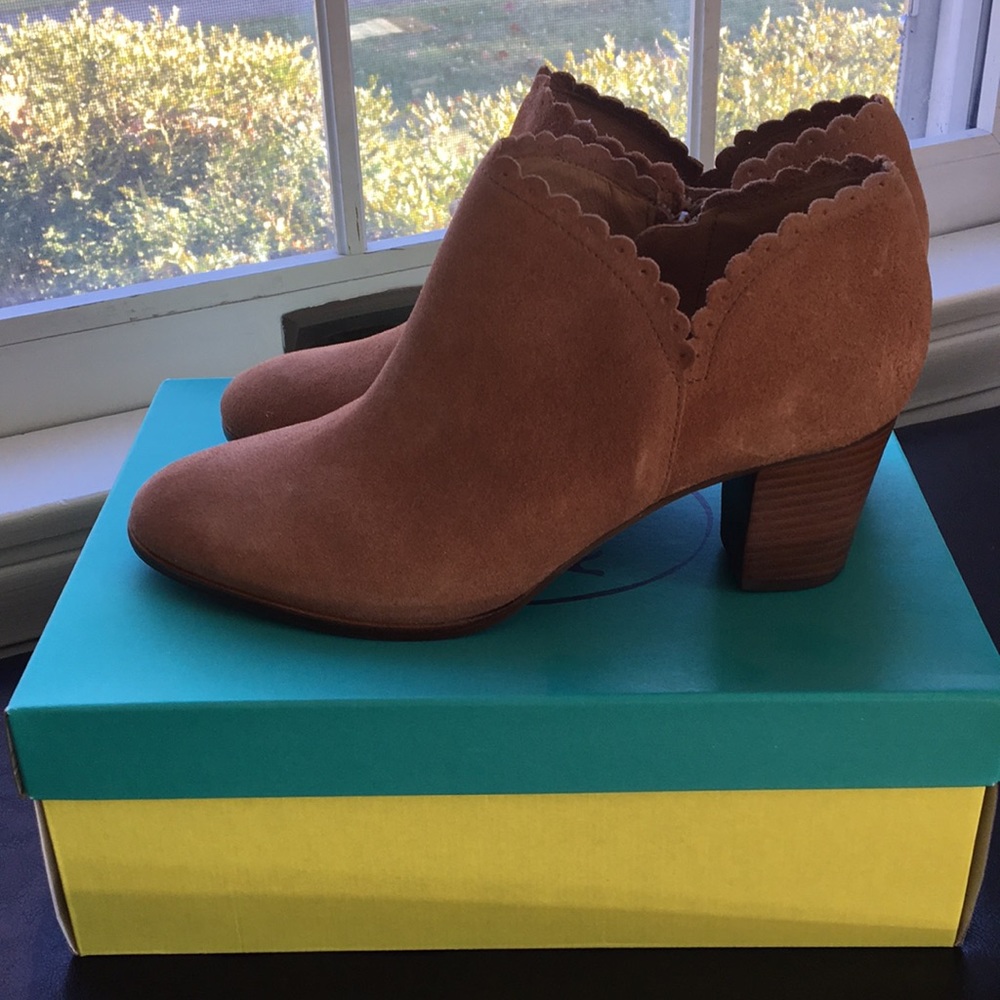 Size 9 Jack Rogers Scallop Edge Suede Booties
